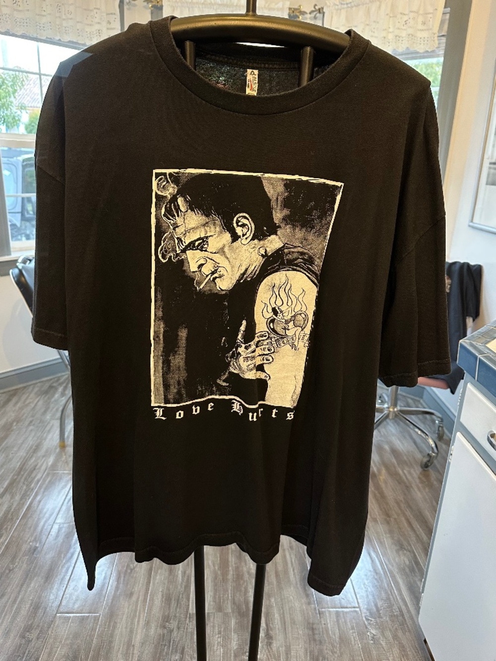 Love Hurts Mens Black T-Shirt 3XL